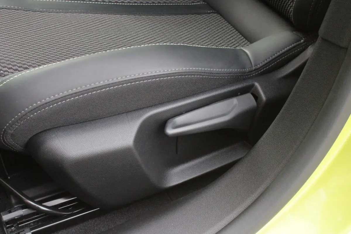 1.2 Hybrid 145PK AUTOMAAT GT | PANORAMA DAK | ADAPTIVE CRUISE CONTROL | KEYLESS ENTRY/START | LICHTMETALEN VELGEN 17" | ACHTERUITRIJ CAMERA | FULL LED KOPLAMPEN | PARKEERSENSOREN VOOR + ACHT