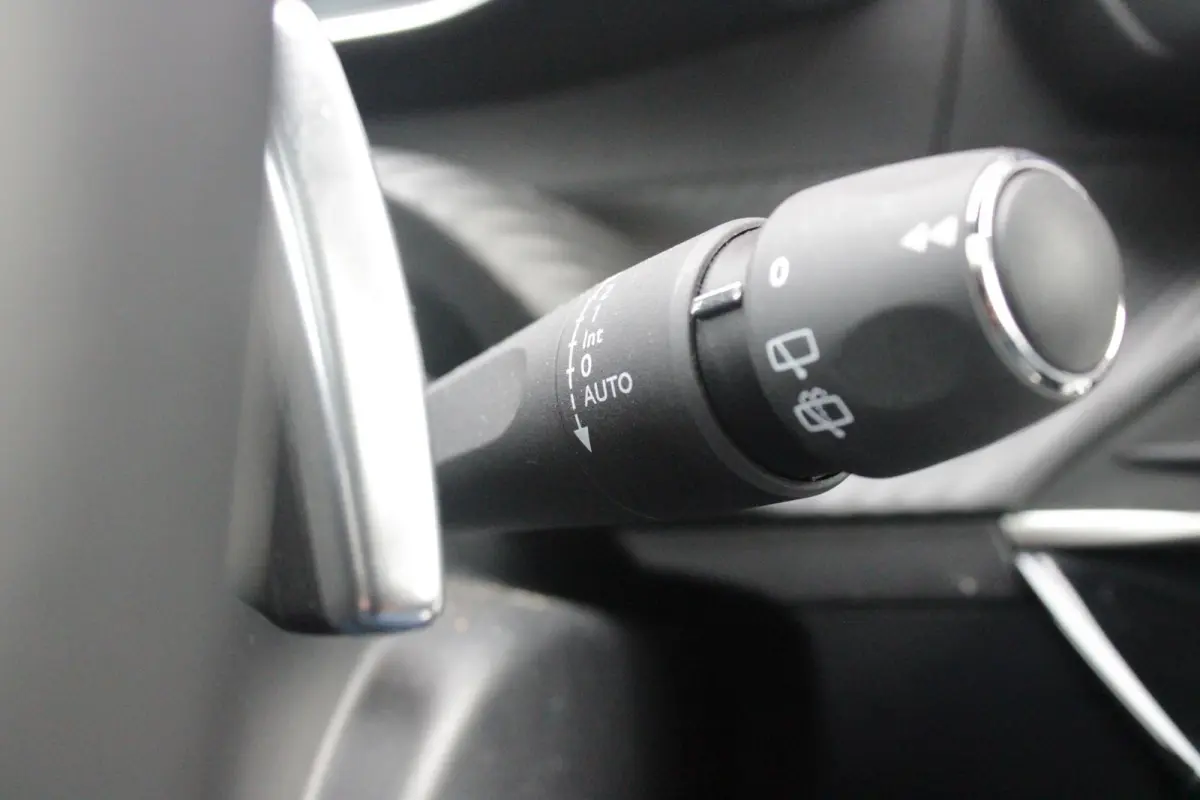 1.2 Hybrid 145PK AUTOMAAT GT | PANORAMA DAK | ADAPTIVE CRUISE CONTROL | KEYLESS ENTRY/START | LICHTMETALEN VELGEN 17" | ACHTERUITRIJ CAMERA | FULL LED KOPLAMPEN | PARKEERSENSOREN VOOR + ACHT