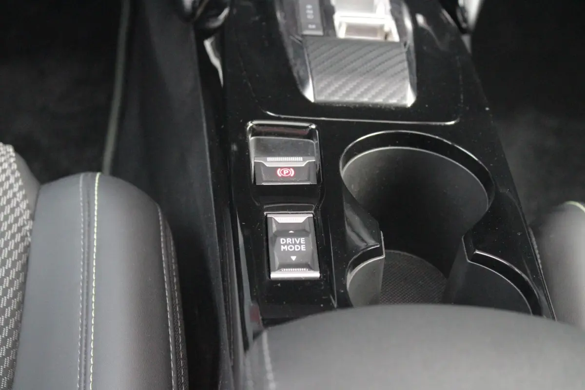 1.2 Hybrid 145PK AUTOMAAT GT | PANORAMA DAK | ADAPTIVE CRUISE CONTROL | KEYLESS ENTRY/START | LICHTMETALEN VELGEN 17" | ACHTERUITRIJ CAMERA | FULL LED KOPLAMPEN | PARKEERSENSOREN VOOR + ACHT