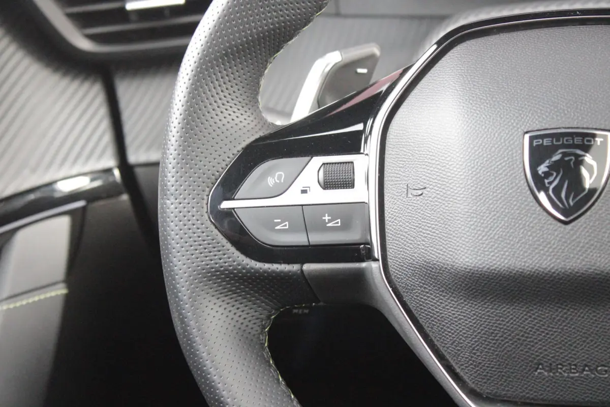 1.2 Hybrid 145PK AUTOMAAT GT | PANORAMA DAK | ADAPTIVE CRUISE CONTROL | KEYLESS ENTRY/START | LICHTMETALEN VELGEN 17" | ACHTERUITRIJ CAMERA | FULL LED KOPLAMPEN | PARKEERSENSOREN VOOR + ACHT