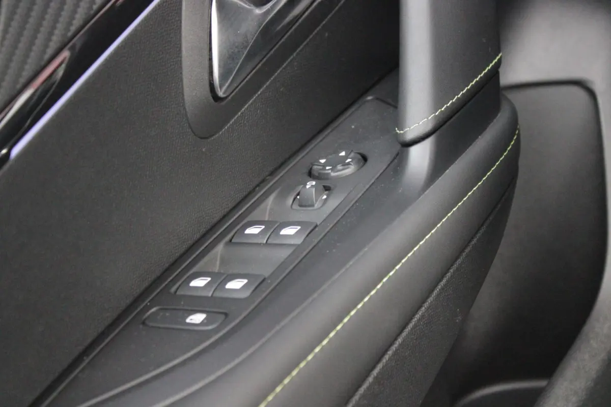 1.2 Hybrid 145PK AUTOMAAT GT | PANORAMA DAK | ADAPTIVE CRUISE CONTROL | KEYLESS ENTRY/START | LICHTMETALEN VELGEN 17" | ACHTERUITRIJ CAMERA | FULL LED KOPLAMPEN | PARKEERSENSOREN VOOR + ACHT