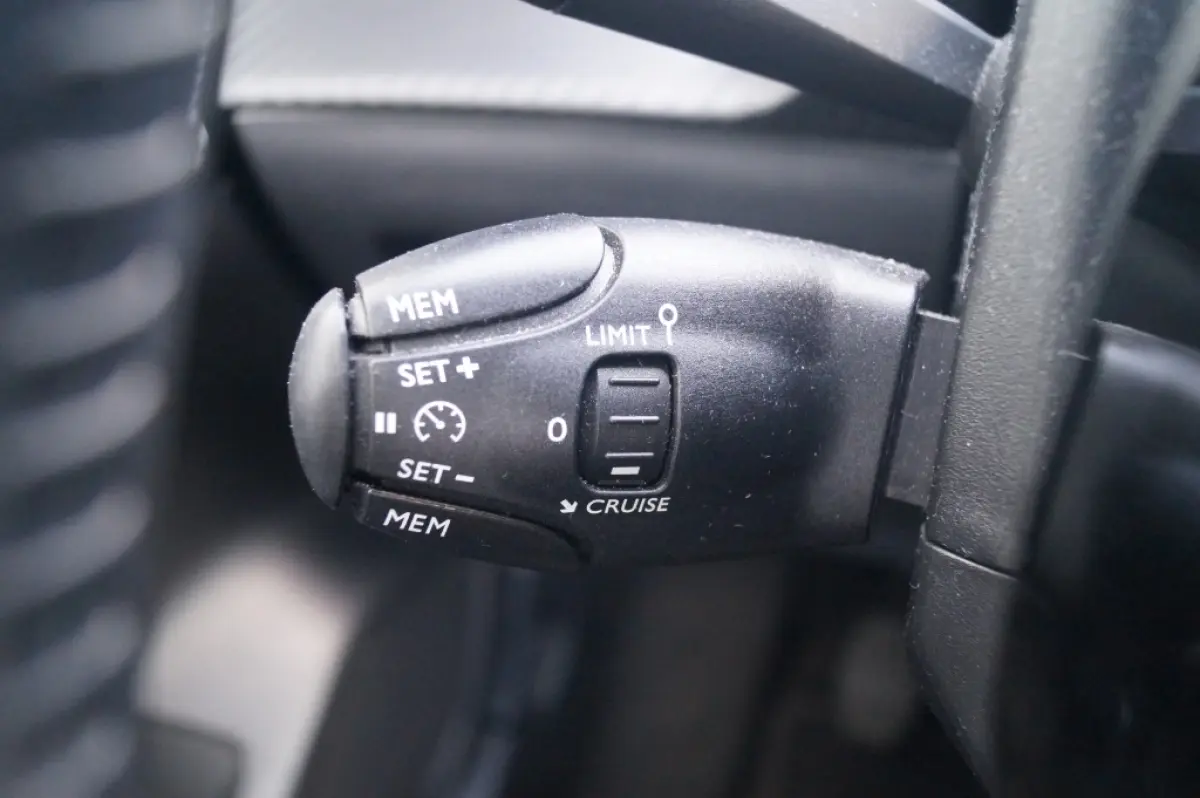 1.2 PureTech Active -CARPLAY-AIRCO-CRUISE-