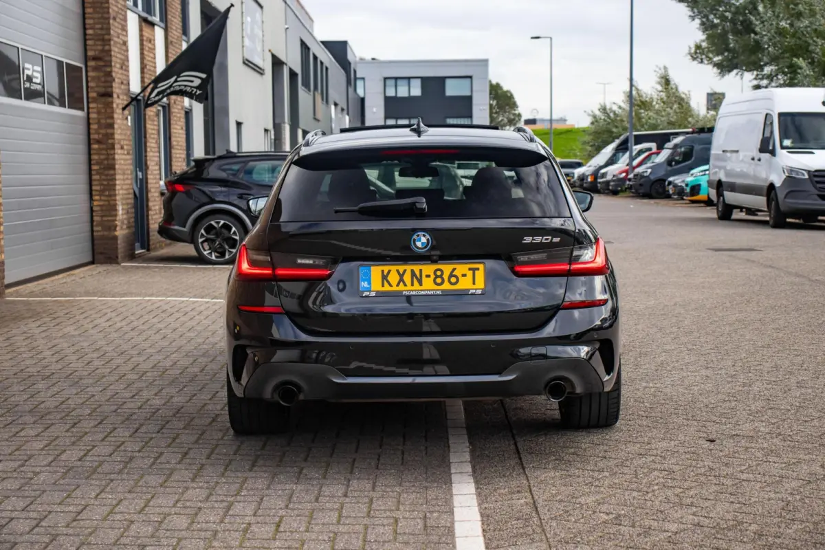 330e M-Sport, Pano, Leder, Laser