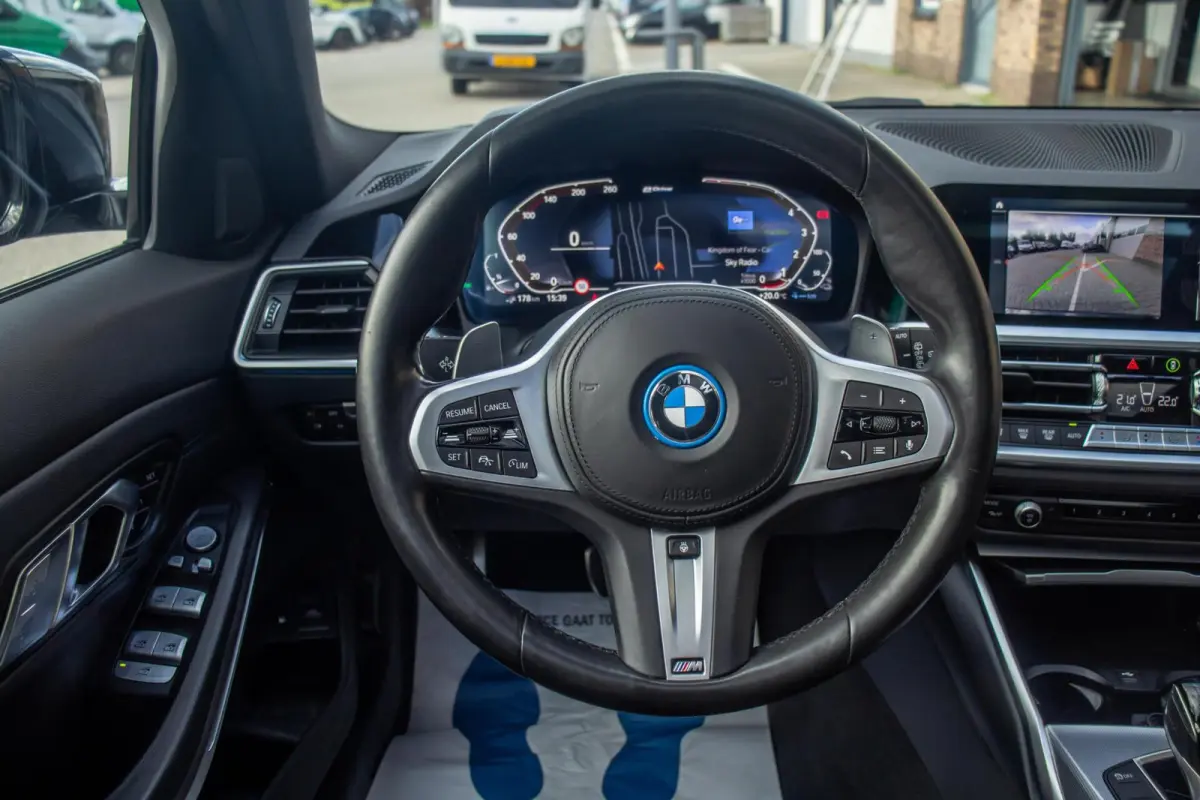 330e M-Sport, Pano, Leder, Laser