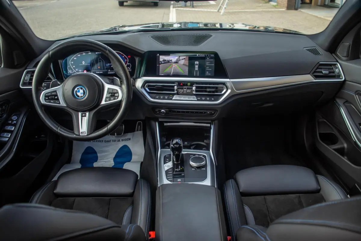 330e M-Sport, Pano, Leder, Laser