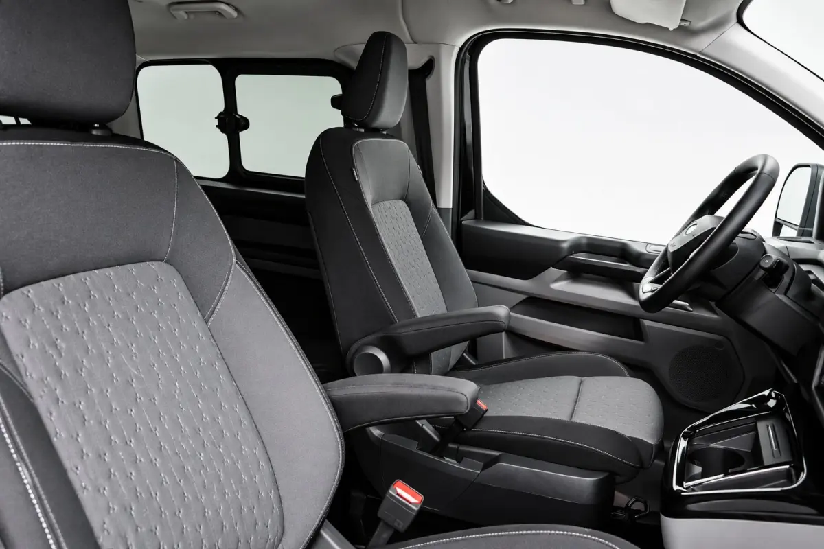 Tourneo 340 2.5 PHEV 233pk L1H1 Titanium | Elekt. Trekhaak | Winterpack | 4 jaar / 100.000km Garantie