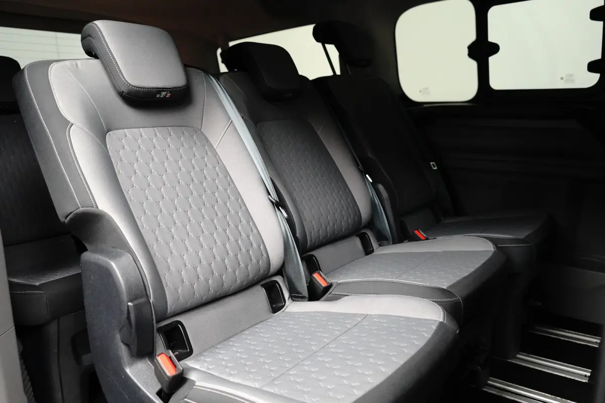 Tourneo 340 2.5 PHEV 233pk L1H1 Titanium | Elekt. Trekhaak | Winterpack | 4 jaar / 100.000km Garantie