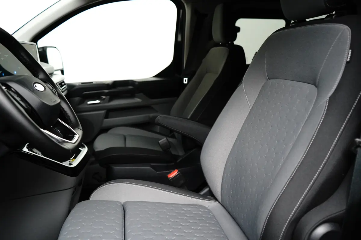 Tourneo 340 2.5 PHEV 233pk L1H1 Titanium | Elekt. Trekhaak | Winterpack | 4 jaar / 100.000km Garantie
