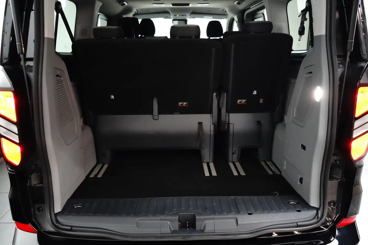 Tourneo 340 2.5 PHEV 233pk L1H1 Titanium | Elekt. Trekhaak | Winterpack | 4 jaar / 100.000km Garantie