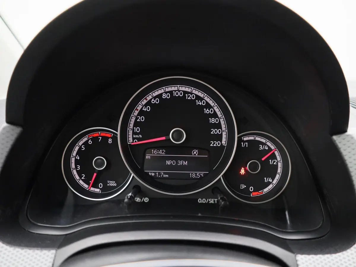 Up! 1.0 65 PK | Camera | Cruise Control | Parkeersensoren | Airco | Automatische dimlichten | Lichtmetalen velgen |