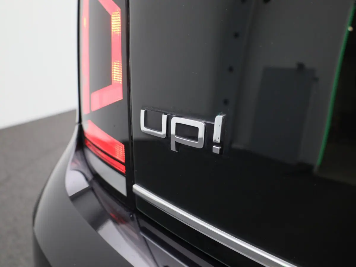 Up! 1.0 65 PK | Camera | Cruise Control | Parkeersensoren | Airco | Automatische dimlichten | Lichtmetalen velgen |