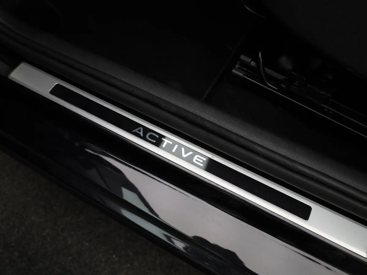 Up! 1.0 65 PK | Camera | Cruise Control | Parkeersensoren | Airco | Automatische dimlichten | Lichtmetalen velgen |