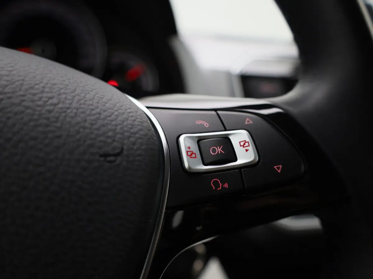 Up! 1.0 65 PK | Camera | Cruise Control | Parkeersensoren | Airco | Automatische dimlichten | Lichtmetalen velgen |