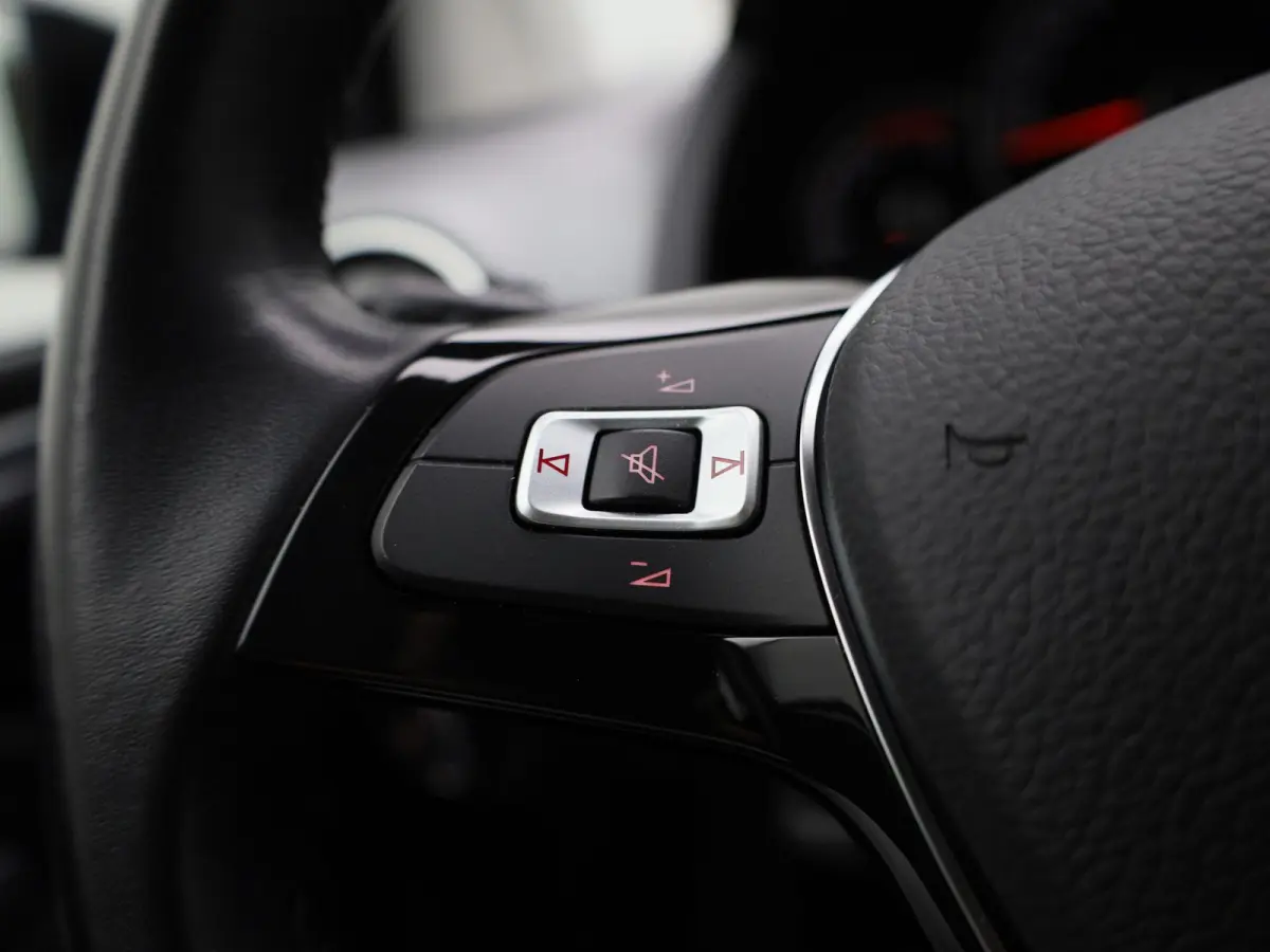 Up! 1.0 65 PK | Camera | Cruise Control | Parkeersensoren | Airco | Automatische dimlichten | Lichtmetalen velgen |