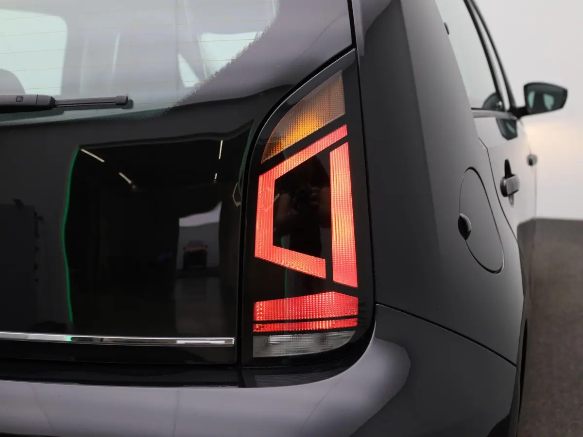 Up! 1.0 65 PK | Camera | Cruise Control | Parkeersensoren | Airco | Automatische dimlichten | Lichtmetalen velgen |