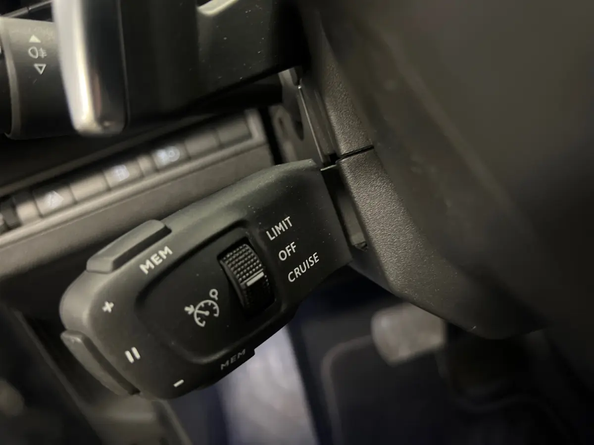 1.6 Plug-in Hybrid 225pk Blue Lease Allure Automaat – Adaptive cruise – Camera – Navigatie