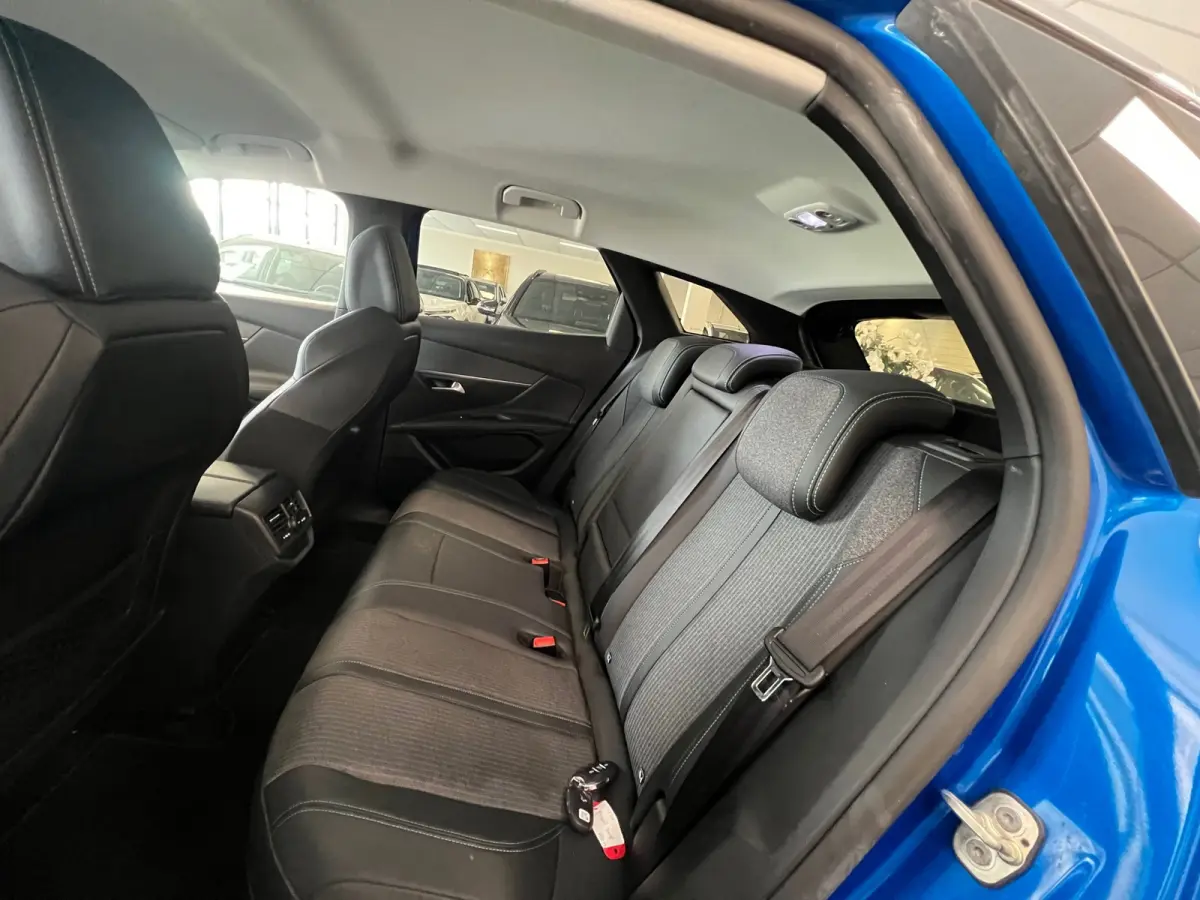 1.6 Plug-in Hybrid 225pk Blue Lease Allure Automaat – Adaptive cruise – Camera – Navigatie