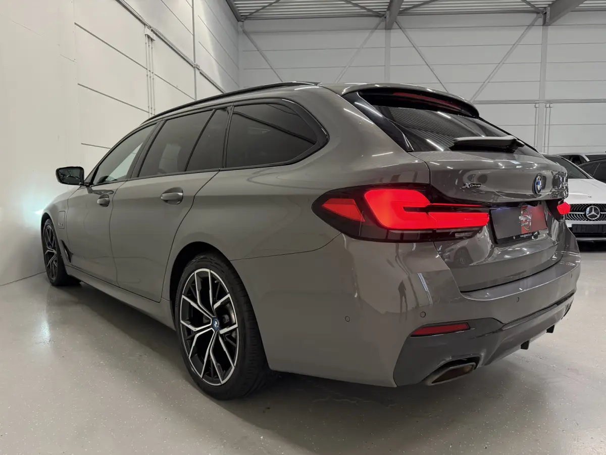 530e xDrive M-Sport BERNINAGRAU/PANO/HEAD-UP/H&K/LEER-SPORT/SOH 90%/MEMORY/ACC/SFEER/LED/DONKERE-HEMEL/19" M-SPORT/SHADOW-LINE/VOLLEDIG BMW DEALER HISTORIE