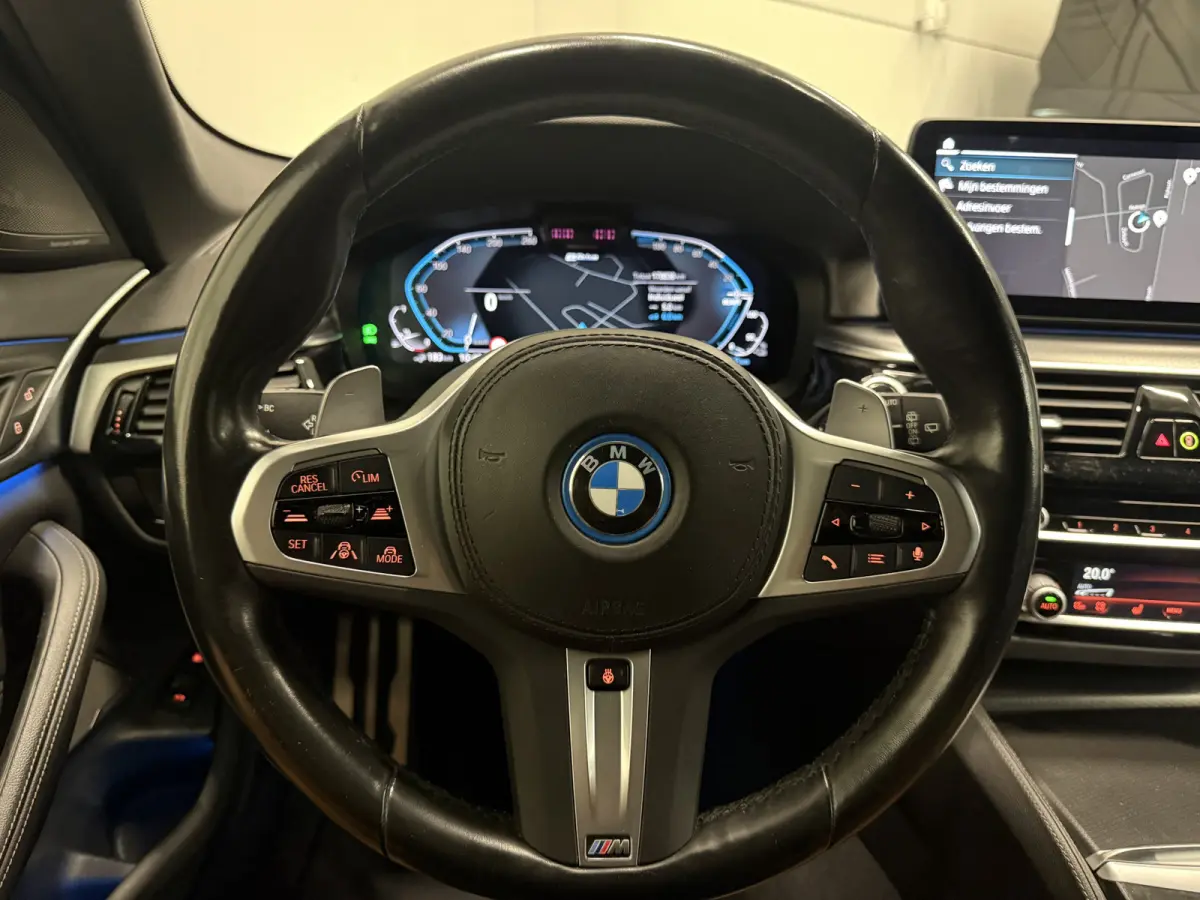 530e xDrive M-Sport BERNINAGRAU/PANO/HEAD-UP/H&K/LEER-SPORT/SOH 90%/MEMORY/ACC/SFEER/LED/DONKERE-HEMEL/19" M-SPORT/SHADOW-LINE/VOLLEDIG BMW DEALER HISTORIE