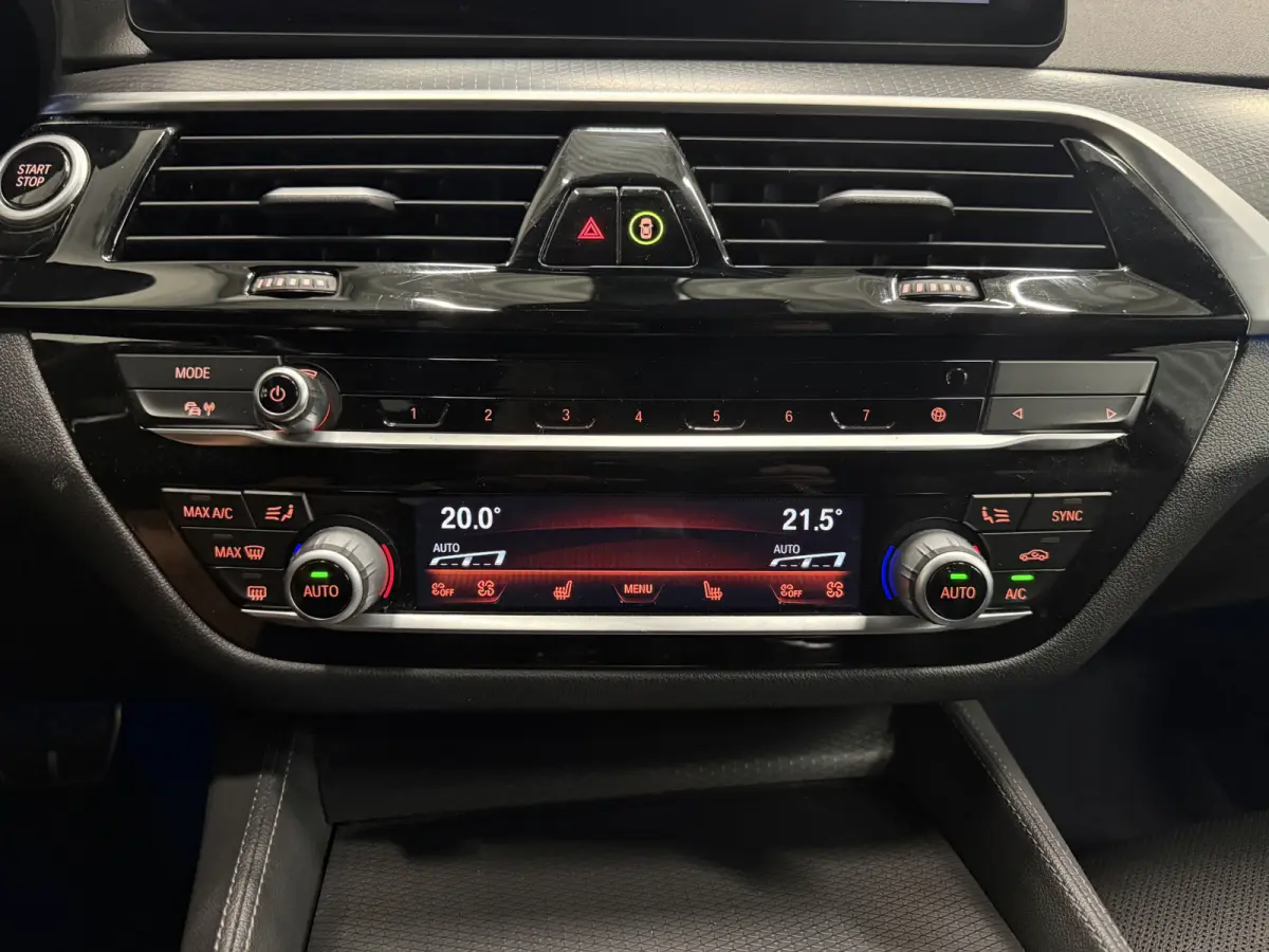 530e xDrive M-Sport BERNINAGRAU/PANO/HEAD-UP/H&K/LEER-SPORT/SOH 90%/MEMORY/ACC/SFEER/LED/DONKERE-HEMEL/19" M-SPORT/SHADOW-LINE/VOLLEDIG BMW DEALER HISTORIE