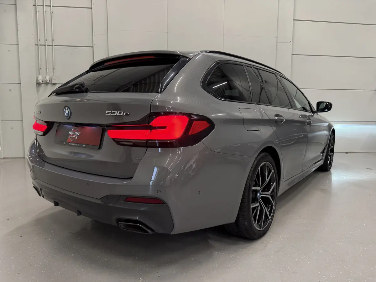 530e xDrive M-Sport BERNINAGRAU/PANO/HEAD-UP/H&K/LEER-SPORT/SOH 90%/MEMORY/ACC/SFEER/LED/DONKERE-HEMEL/19" M-SPORT/SHADOW-LINE/VOLLEDIG BMW DEALER HISTORIE
