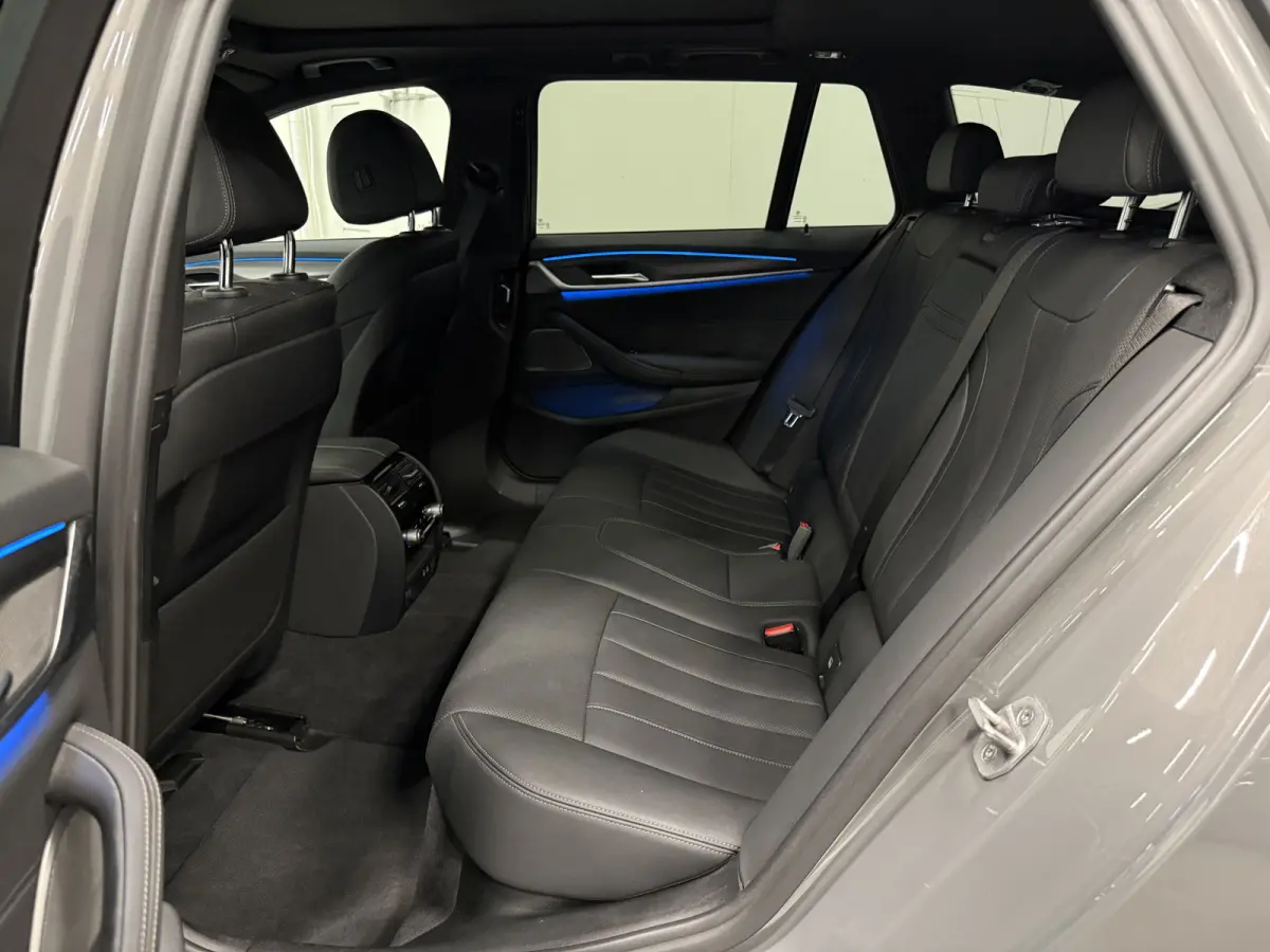 530e xDrive M-Sport BERNINAGRAU/PANO/HEAD-UP/H&K/LEER-SPORT/SOH 90%/MEMORY/ACC/SFEER/LED/DONKERE-HEMEL/19" M-SPORT/SHADOW-LINE/VOLLEDIG BMW DEALER HISTORIE