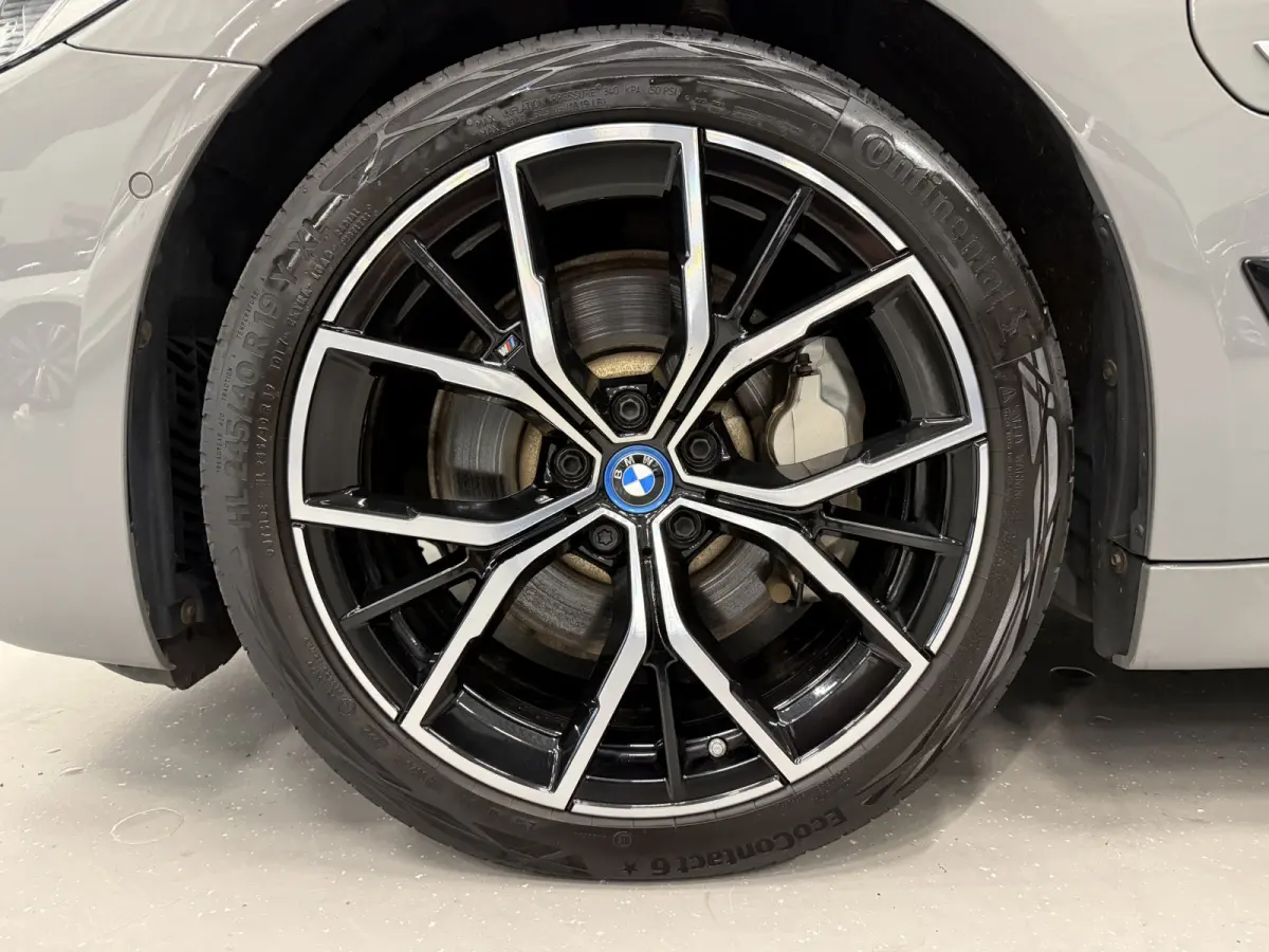 530e xDrive M-Sport BERNINAGRAU/PANO/HEAD-UP/H&K/LEER-SPORT/SOH 90%/MEMORY/ACC/SFEER/LED/DONKERE-HEMEL/19" M-SPORT/SHADOW-LINE/VOLLEDIG BMW DEALER HISTORIE