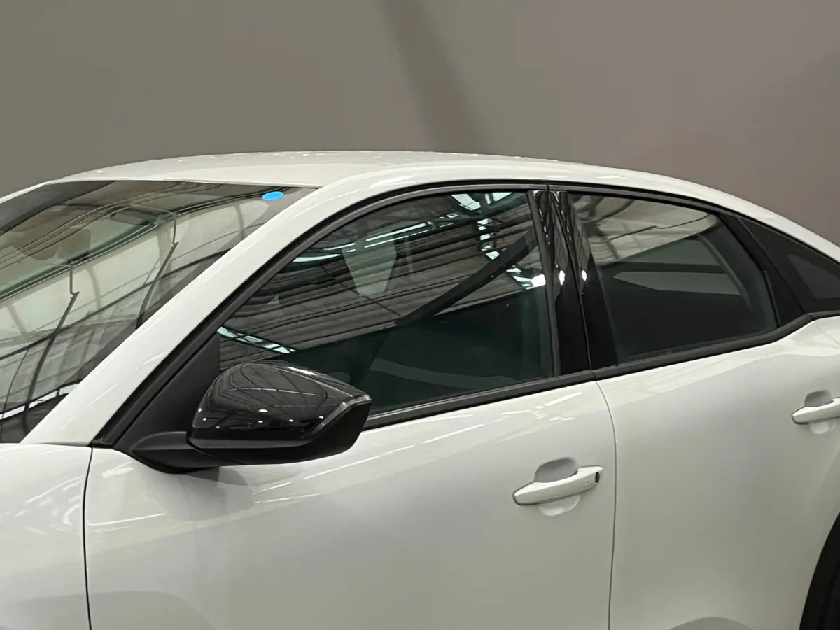 1.2 Hybrid 136 Plus Camera | Navigatie | Carplay | Digitaal Dashboard | 18" Lichtmetaal | Cruise | Climate Control | LED | Achteruitrijcamera | Apple Carplay/Android Auto|telefoonintegratie 