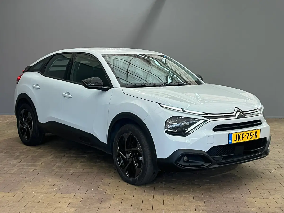 1.2 Hybrid 136 Plus Camera | Navigatie | Carplay | Digitaal Dashboard | 18" Lichtmetaal | Cruise | Climate Control | LED | Achteruitrijcamera | Apple Carplay/Android Auto|telefoonintegratie 
