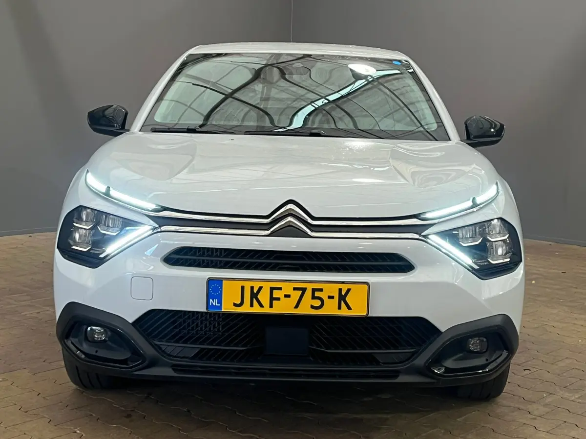 1.2 Hybrid 136 Plus Camera | Navigatie | Carplay | Digitaal Dashboard | 18" Lichtmetaal | Cruise | Climate Control | LED | Achteruitrijcamera | Apple Carplay/Android Auto|telefoonintegratie 