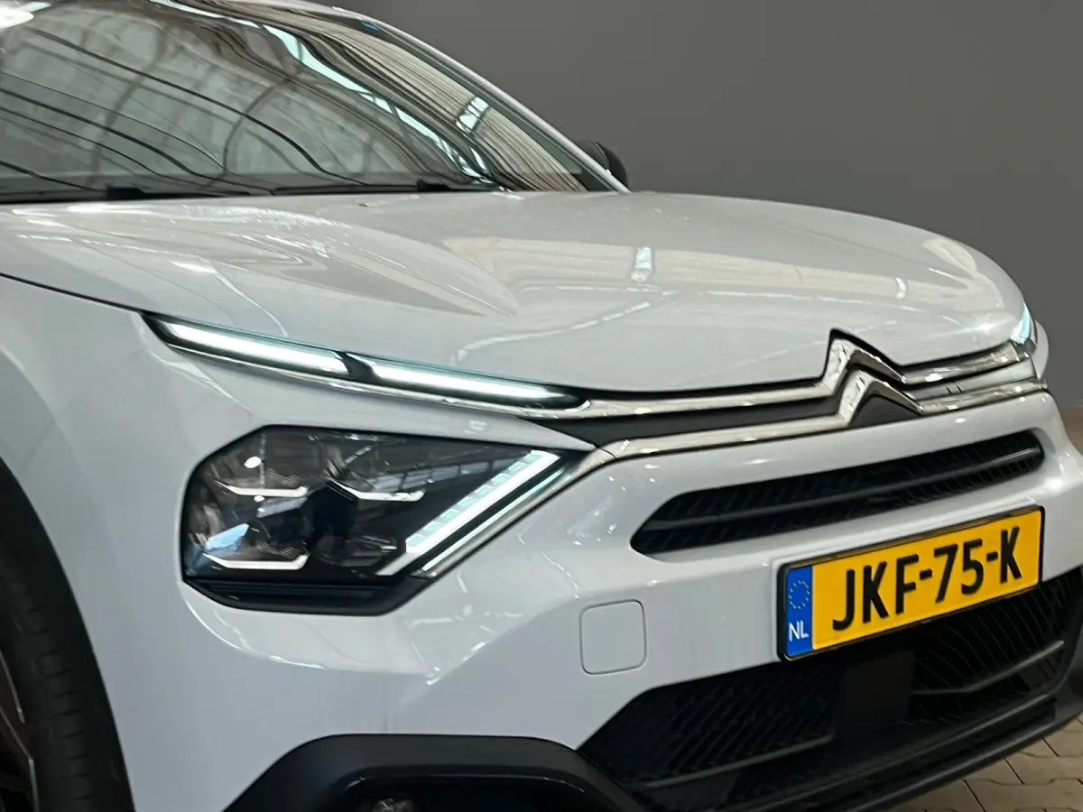 1.2 Hybrid 136 Plus Camera | Navigatie | Carplay | Digitaal Dashboard | 18" Lichtmetaal | Cruise | Climate Control | LED | Achteruitrijcamera | Apple Carplay/Android Auto|telefoonintegratie 