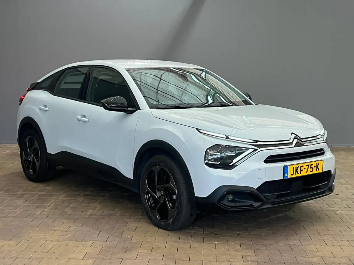 1.2 Hybrid 136 Plus Camera | Navigatie | Carplay | Digitaal Dashboard | 18" Lichtmetaal | Cruise | Climate Control | LED | Achteruitrijcamera | Apple Carplay/Android Auto|telefoonintegratie 