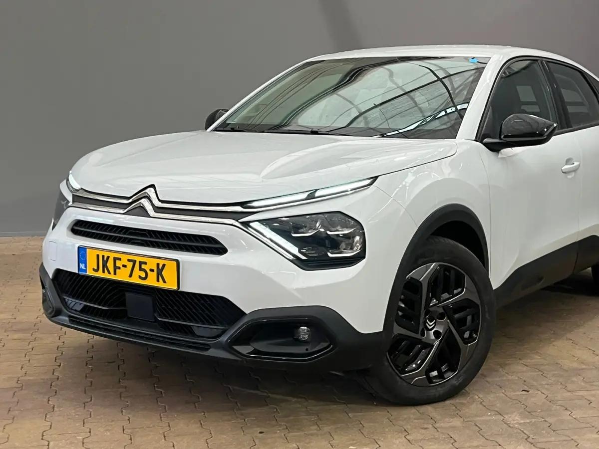 1.2 Hybrid 136 Plus Camera | Navigatie | Carplay | Digitaal Dashboard | 18" Lichtmetaal | Cruise | Climate Control | LED | Achteruitrijcamera | Apple Carplay/Android Auto|telefoonintegratie 
