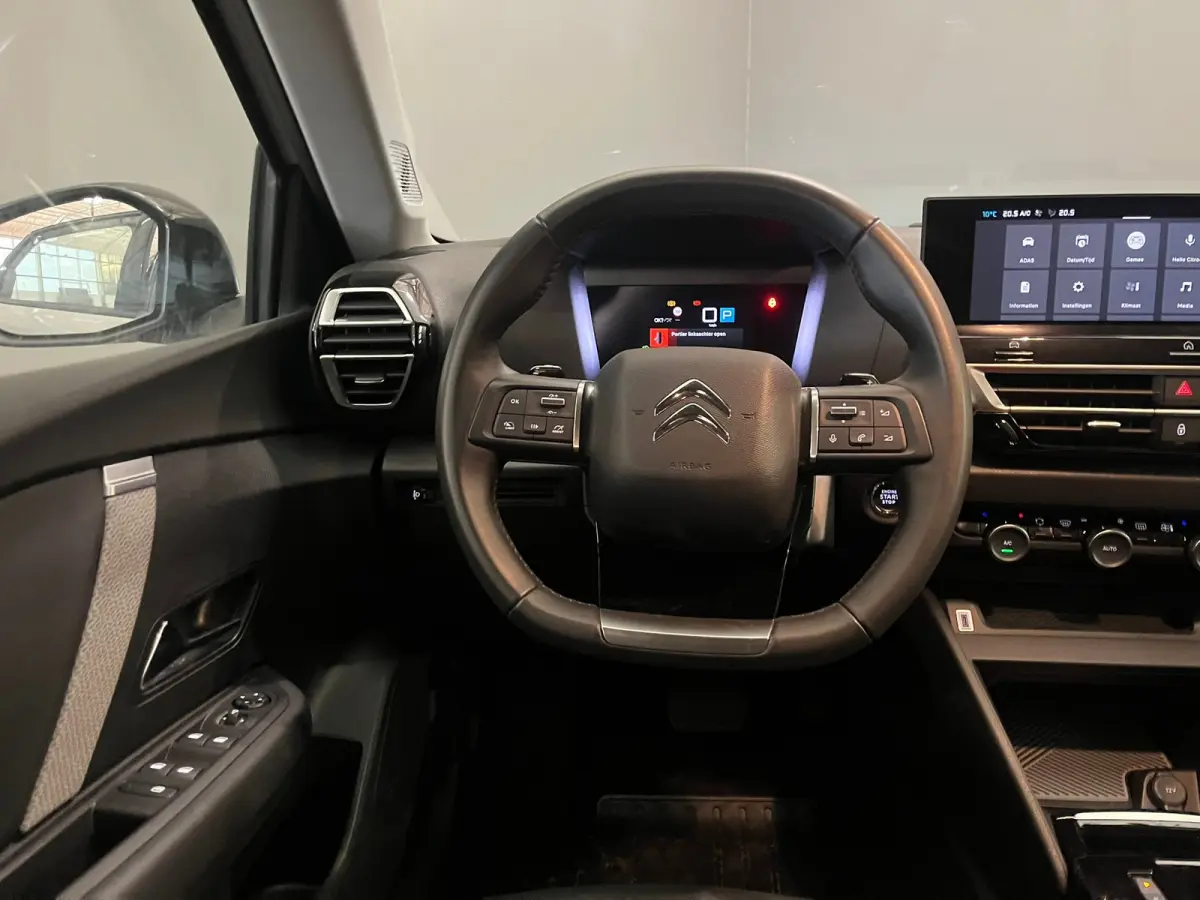 1.2 Hybrid 136 Plus Camera | Navigatie | Carplay | Digitaal Dashboard | 18" Lichtmetaal | Cruise | Climate Control | LED | Achteruitrijcamera | Apple Carplay/Android Auto|telefoonintegratie 