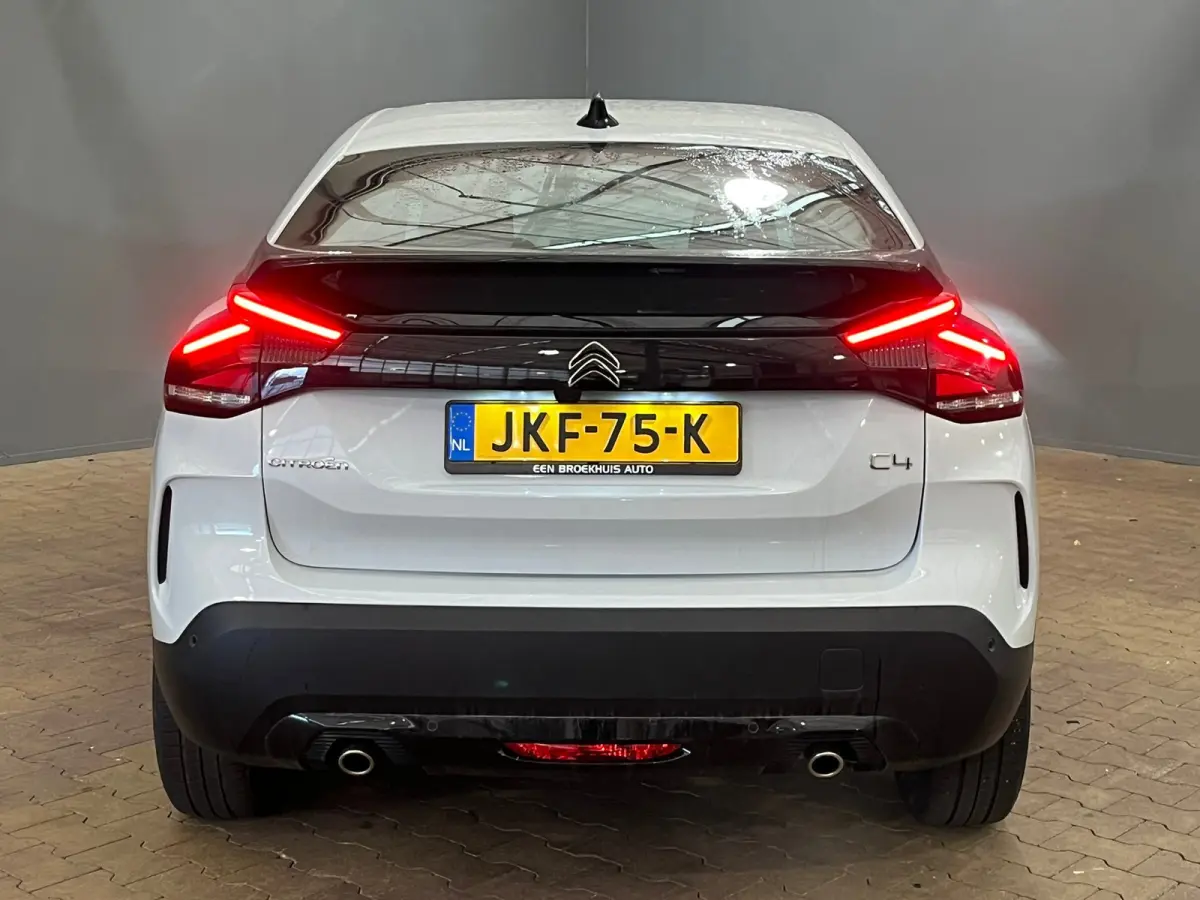 1.2 Hybrid 136 Plus Camera | Navigatie | Carplay | Digitaal Dashboard | 18" Lichtmetaal | Cruise | Climate Control | LED | Achteruitrijcamera | Apple Carplay/Android Auto|telefoonintegratie 