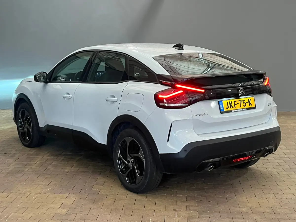 1.2 Hybrid 136 Plus Camera | Navigatie | Carplay | Digitaal Dashboard | 18" Lichtmetaal | Cruise | Climate Control | LED | Achteruitrijcamera | Apple Carplay/Android Auto|telefoonintegratie 