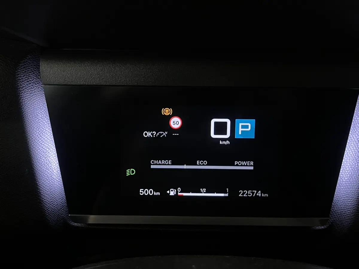 1.2 Hybrid 136 Plus Camera | Navigatie | Carplay | Digitaal Dashboard | 18" Lichtmetaal | Cruise | Climate Control | LED | Achteruitrijcamera | Apple Carplay/Android Auto|telefoonintegratie 