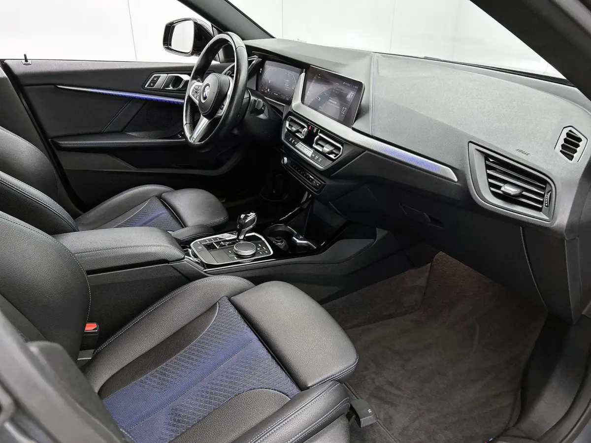 220i High Executive M-Sport | Automaat | LMV | Virtual cockpit | Half Leder | Navigatie | Sfeer verlichting| Parkeer sensoren | Apple carplay | Climate control | DAB | Cruise control