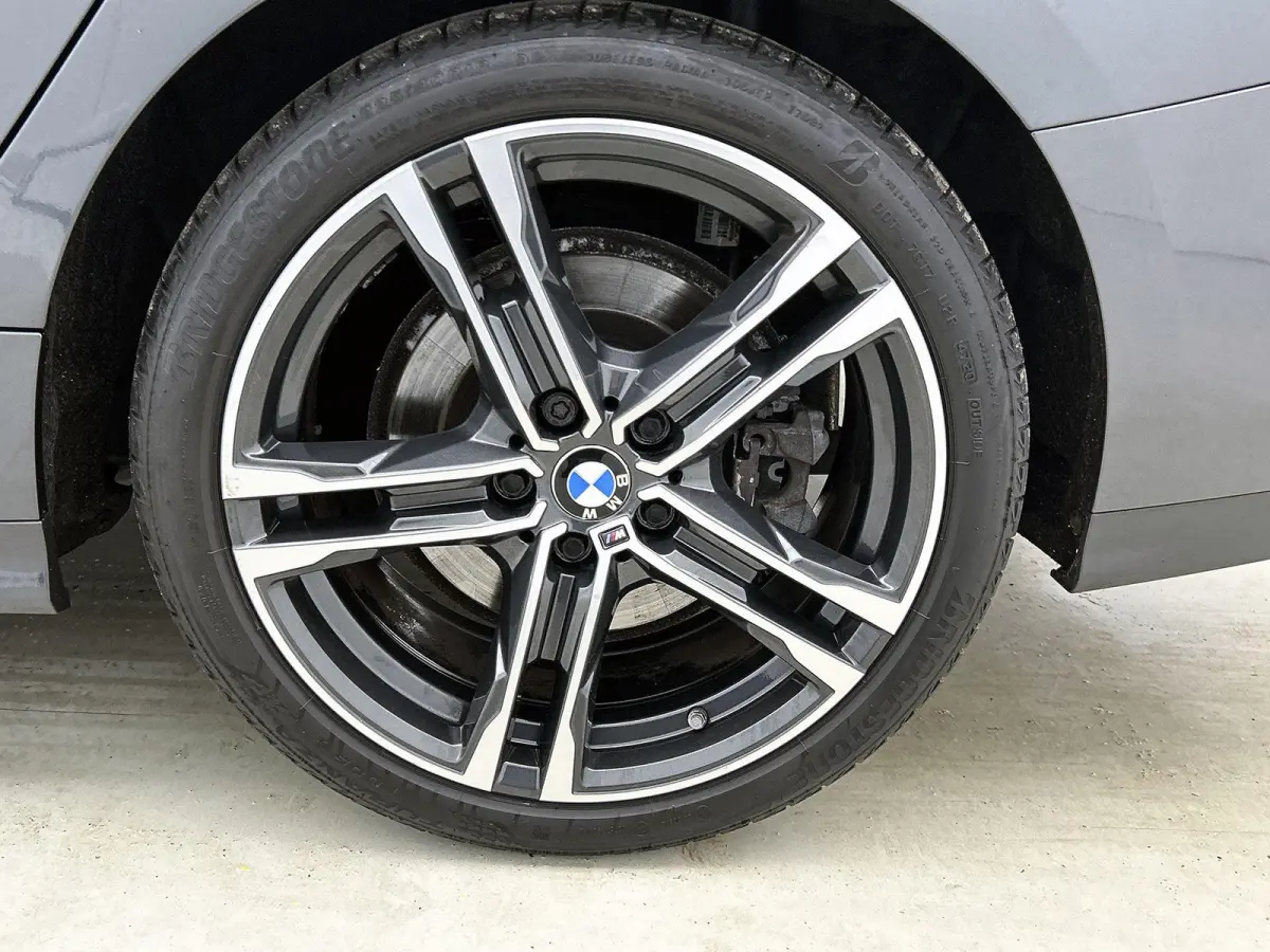 220i High Executive M-Sport | Automaat | LMV | Virtual cockpit | Half Leder | Navigatie | Sfeer verlichting| Parkeer sensoren | Apple carplay | Climate control | DAB | Cruise control