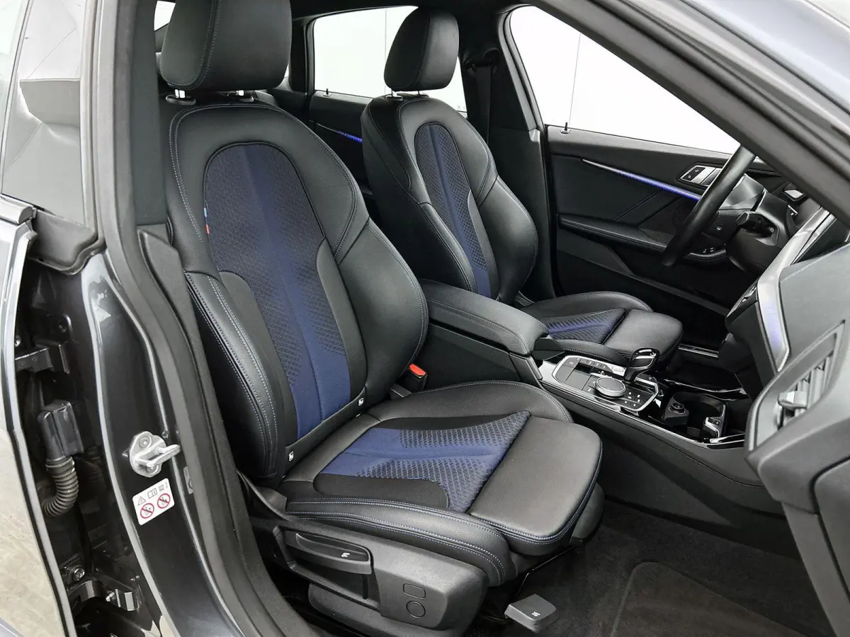 220i High Executive M-Sport | Automaat | LMV | Virtual cockpit | Half Leder | Navigatie | Sfeer verlichting| Parkeer sensoren | Apple carplay | Climate control | DAB | Cruise control