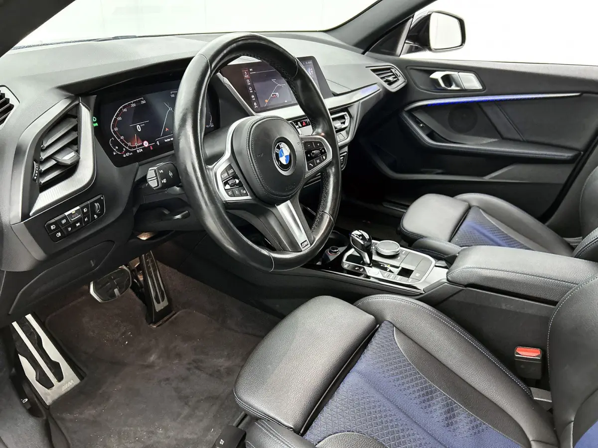 220i High Executive M-Sport | Automaat | LMV | Virtual cockpit | Half Leder | Navigatie | Sfeer verlichting| Parkeer sensoren | Apple carplay | Climate control | DAB | Cruise control
