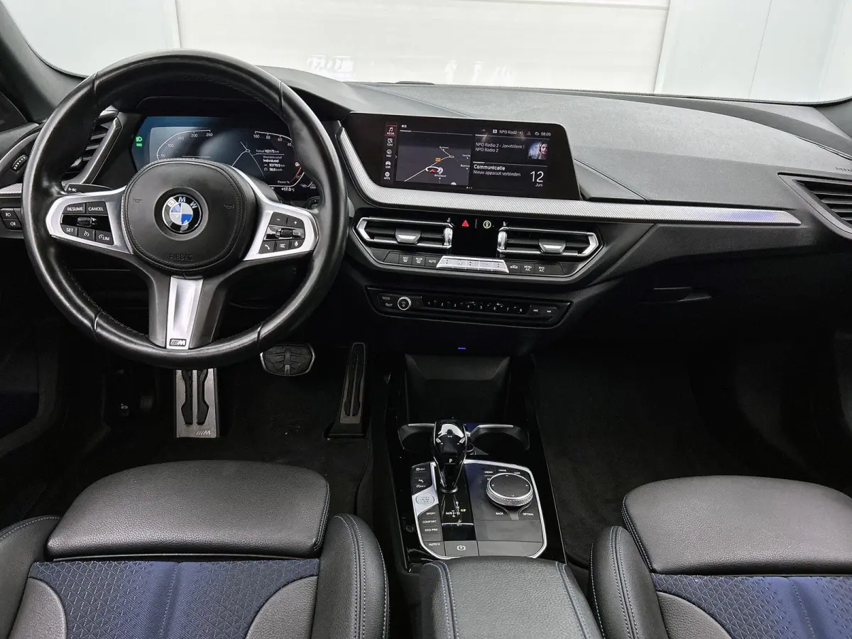 220i High Executive M-Sport | Automaat | LMV | Virtual cockpit | Half Leder | Navigatie | Sfeer verlichting| Parkeer sensoren | Apple carplay | Climate control | DAB | Cruise control