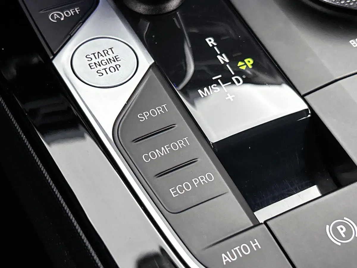 220i High Executive M-Sport | Automaat | LMV | Virtual cockpit | Half Leder | Navigatie | Sfeer verlichting| Parkeer sensoren | Apple carplay | Climate control | DAB | Cruise control