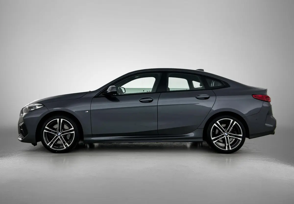 220i High Executive M-Sport | Automaat | LMV | Virtual cockpit | Half Leder | Navigatie | Sfeer verlichting| Parkeer sensoren | Apple carplay | Climate control | DAB | Cruise control