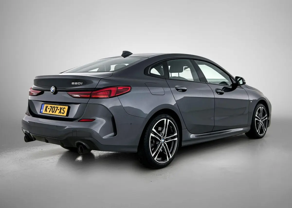 220i High Executive M-Sport | Automaat | LMV | Virtual cockpit | Half Leder | Navigatie | Sfeer verlichting| Parkeer sensoren | Apple carplay | Climate control | DAB | Cruise control
