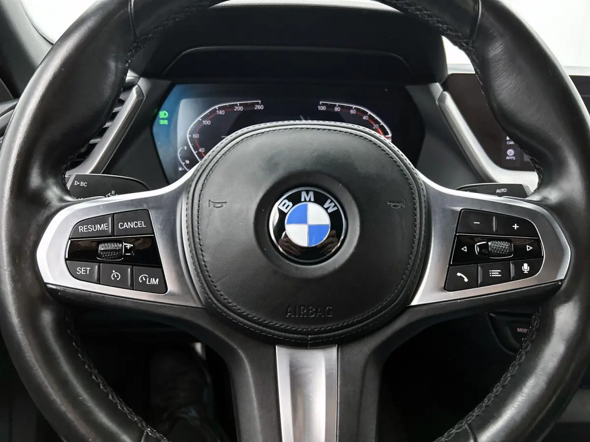 220i High Executive M-Sport | Automaat | LMV | Virtual cockpit | Half Leder | Navigatie | Sfeer verlichting| Parkeer sensoren | Apple carplay | Climate control | DAB | Cruise control