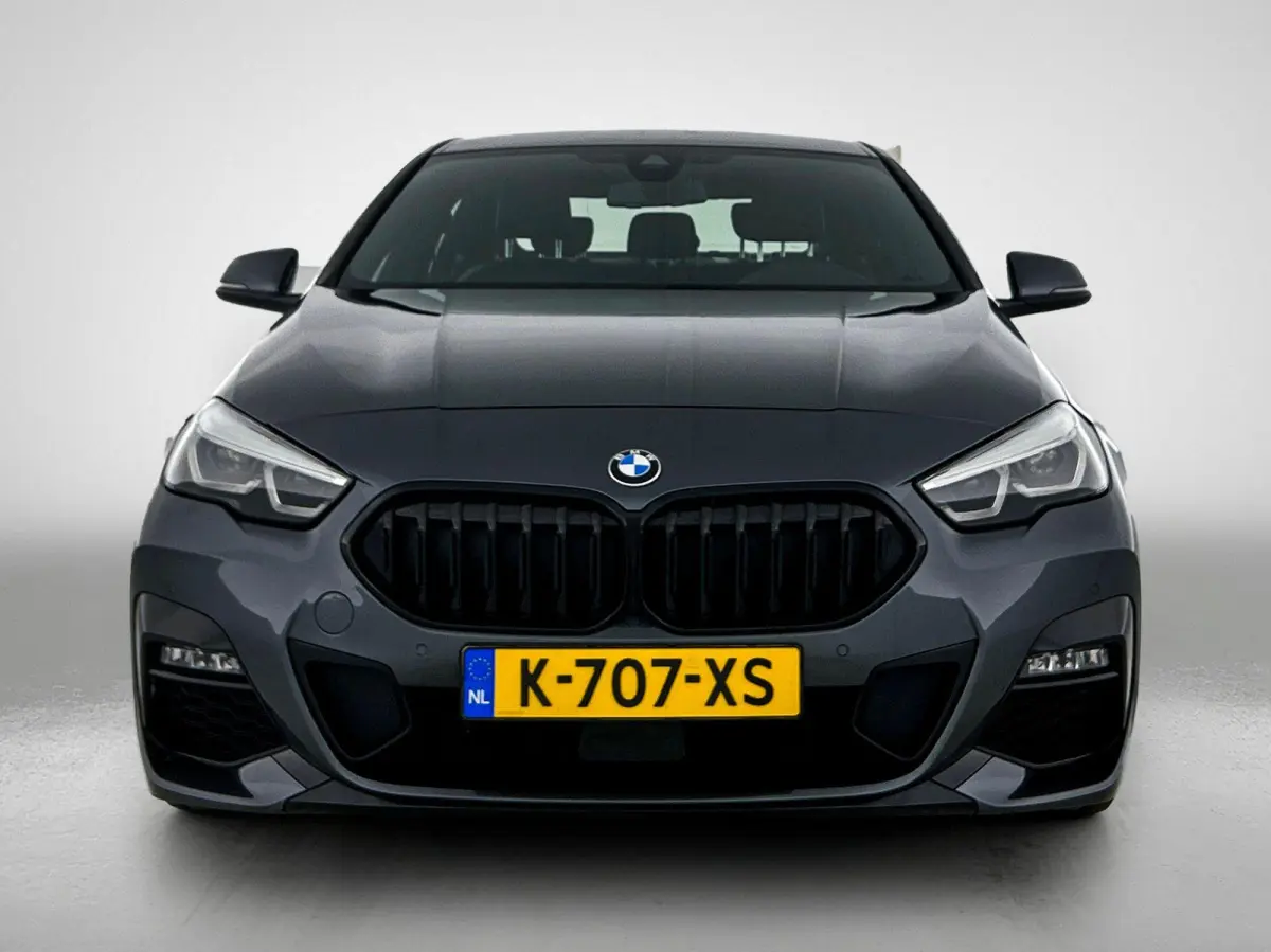 220i High Executive M-Sport | Automaat | LMV | Virtual cockpit | Half Leder | Navigatie | Sfeer verlichting| Parkeer sensoren | Apple carplay | Climate control | DAB | Cruise control