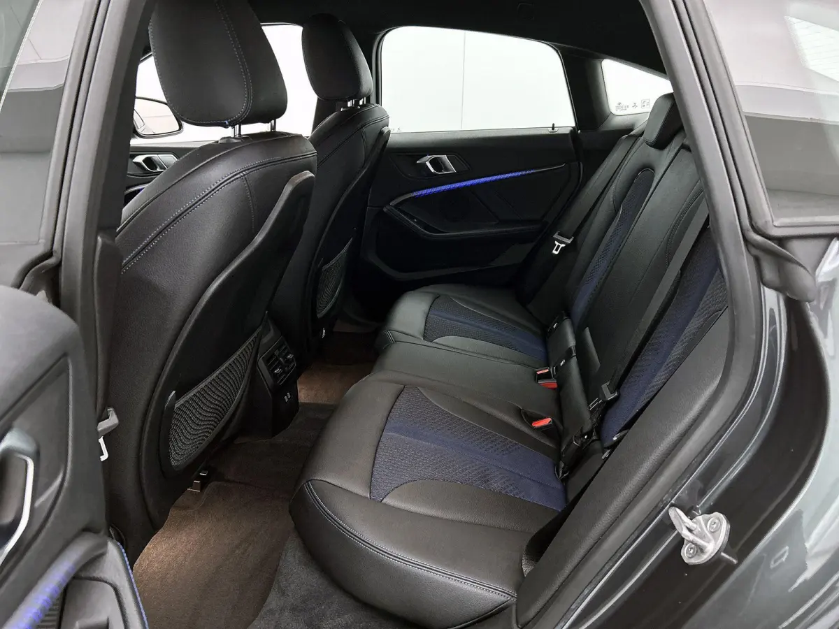 220i High Executive M-Sport | Automaat | LMV | Virtual cockpit | Half Leder | Navigatie | Sfeer verlichting| Parkeer sensoren | Apple carplay | Climate control | DAB | Cruise control