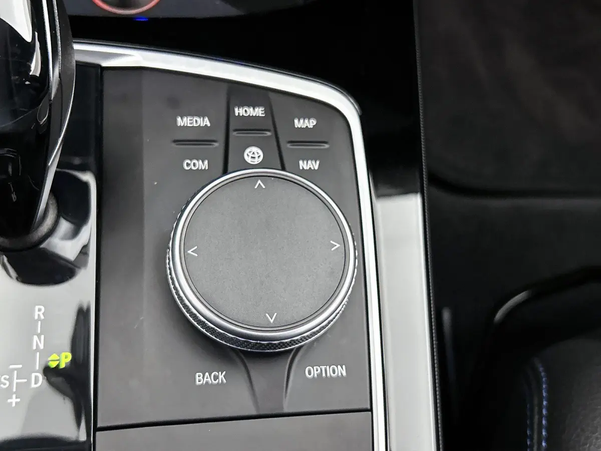 220i High Executive M-Sport | Automaat | LMV | Virtual cockpit | Half Leder | Navigatie | Sfeer verlichting| Parkeer sensoren | Apple carplay | Climate control | DAB | Cruise control