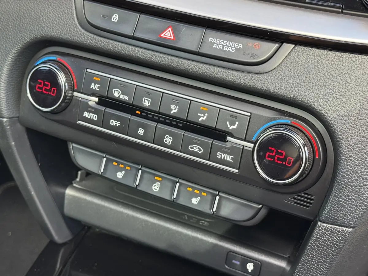 1.0 T-GDi GT-LINE PANODAK/HALF LEER/CAMERA/LED/NL-AUTO/1E EIG.